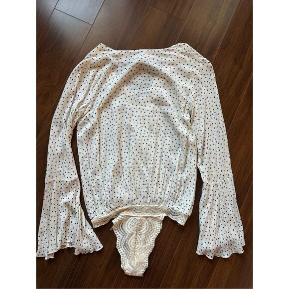Free People XS Makin Waves Ivory Blue Polka Dot Bell Sleeve Bodysuit - Picture 9 of 9